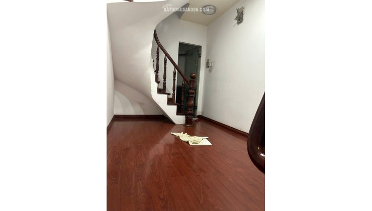 HẺM NHỰA XE HƠI – CÁCH MẠNG THÁNG 8 – 4 tầng – CHỈ HƠN 4Đ